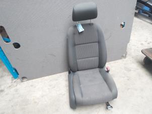 Używane Fotel lewy Volkswagen Touran (1T1/T2) 1.6 FSI 16V Cena € 100,00 Procedura marży oferowane przez Autodemontage van de Laar
