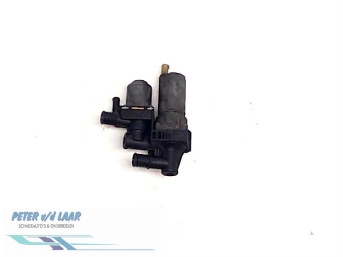 Additional water pump from a BMW 3 serie Touring (E46/3) 316i 16V 2002