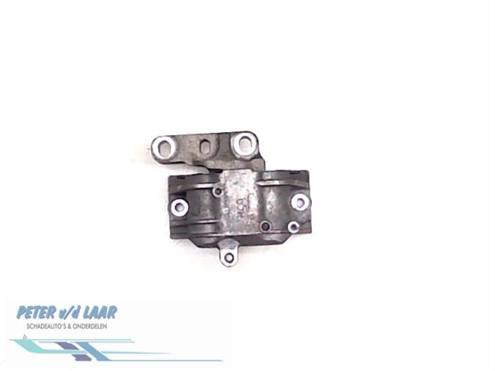 Used Engine mount Volkswagen Golf V (1K1) 1.9 TDI Price € 30,00 Margin scheme offered by Autodemontage van de Laar