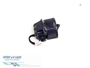 Usados Motor de ventilador de calefactor Dacia Sandero I (BS) 1.6 MPI 85 Precio € 80,00 Norma de margen ofrecido por Autodemontage van de Laar