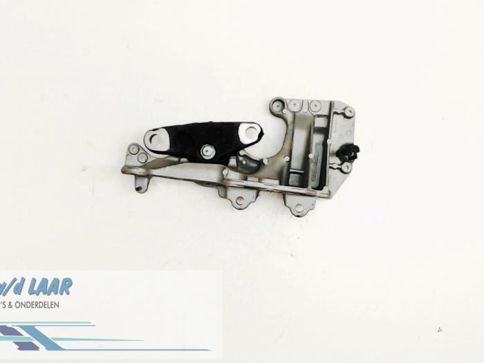 Used Engine mount Renault Koleos I 2.0 dCi 16V 4x4 Price € 100,00 Margin scheme offered by Autodemontage van de Laar