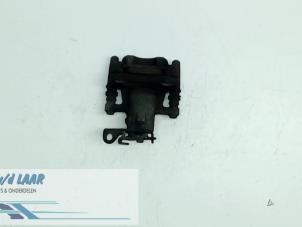 Used Rear brake calliper, left Renault Megane II (BM/CM) 1.6 16V Price € 25,00 Margin scheme offered by Autodemontage van de Laar