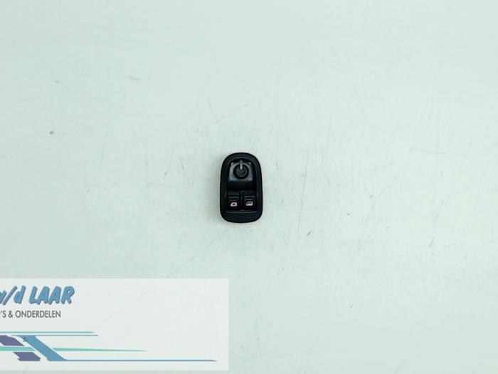Interruptor de ventanilla eléctrica de un Peugeot 206 (2A/C/H/J/S) 1.6 HDI 16V FAP 2003