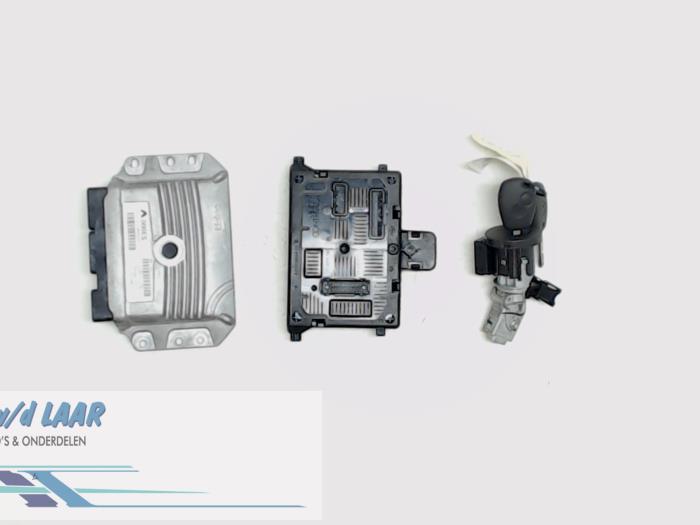 Used Engine management computer Renault Clio III (BR/CR) 1.6 16V Price € 250,00 Margin scheme offered by Autodemontage van de Laar