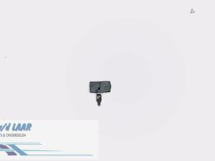 Usados Sensor de presión de neumáticos Renault Megane II CC (EM) 1.6 16V Precio € 30,00 Norma de margen ofrecido por Autodemontage van de Laar