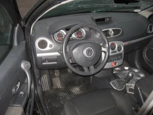 Used Dashboard Renault Clio III (BR/CR) 1.2 16V TCe 100 Price on request offered by Autodemontage van de Laar