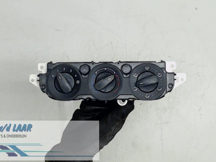Panel de control de calefacción de un Ford Focus C-Max 1.6 16V 2004