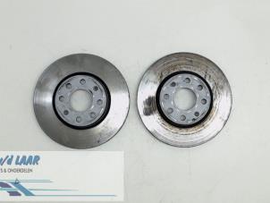 Used Front brake disc Fiat Punto III (199) 1.4 Price € 60,00 Margin scheme offered by Autodemontage van de Laar