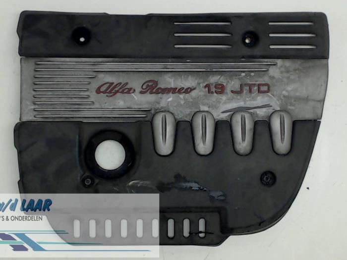 Engine protection panel from a Alfa Romeo 147 (937) 1.9 JTD 115 2001
