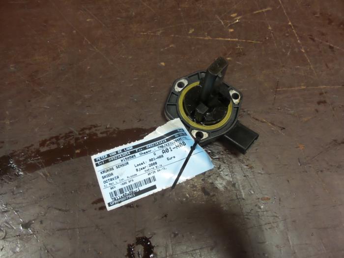 Crankshaft sensor from a Skoda Octavia Combi (1U5) 1.6 2009
