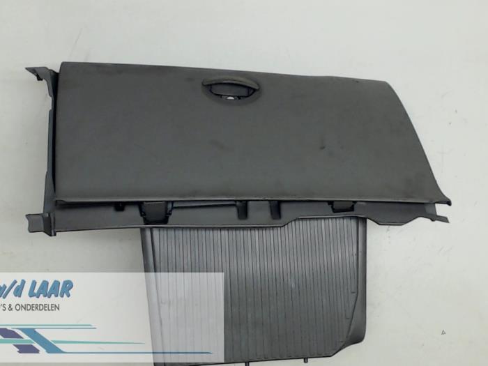 Begagnade Handskfack Renault Kangoo Express (FW) 1.5 dCi 105 Pris € 25,00 Marginaltabell erbjuds av Autodemontage van de Laar