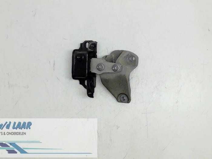 Used Engine mount Ford Fiesta 6 (JA8) 1.4 TDCi Price € 35,00 Margin scheme offered by Autodemontage van de Laar