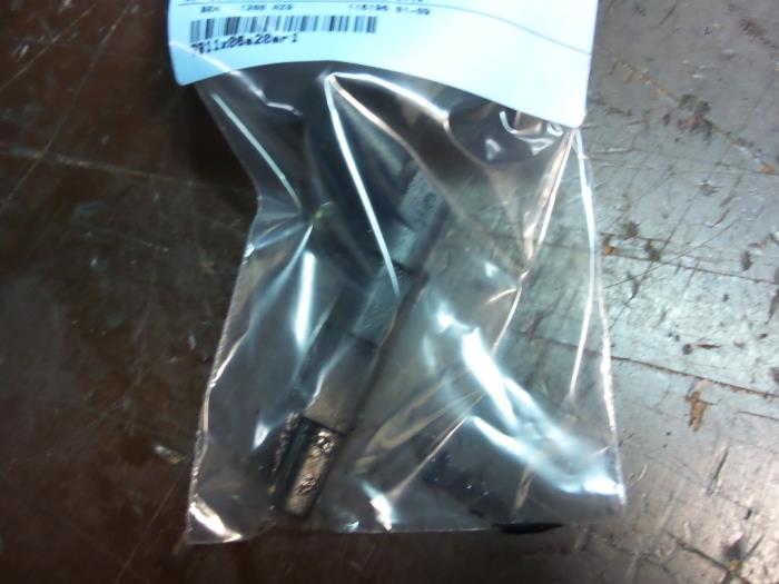 Begagnade Vevaxelsensor Volkswagen Polo IV (9N1/2/3) 1.2 12V Pris € 50,00 Marginaltabell erbjuds av Autodemontage van de Laar