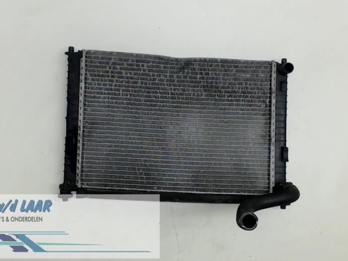 Usagé Radiateur Ford Fiesta 5 (JD/JH) 1.4 TDCi Prix € 35,00 Règlement à la marge proposé par Autodemontage van de Laar