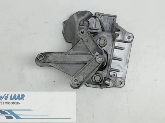 Usagé Support moteur Renault Clio III (BR/CR) 1.2 16V 75 Prix € 50,00 Règlement à la marge proposé par Autodemontage van de Laar