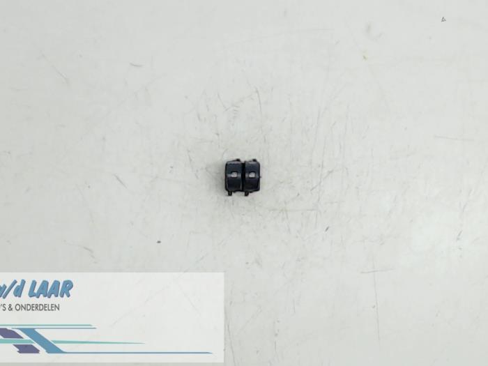 Usados Interruptor de ventanilla eléctrica Renault Megane II Grandtour (KM) 1.6 16V Precio € 25,00 Norma de margen ofrecido por Autodemontage van de Laar