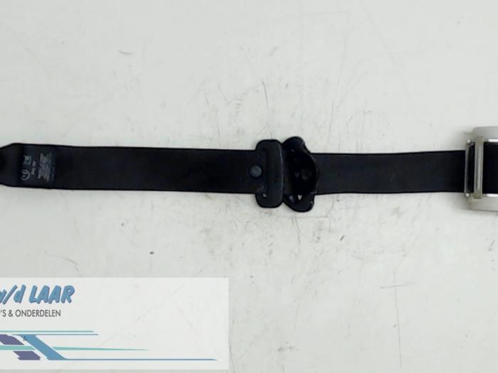 Rear seatbelt, left from a Opel Signum (F48) 2.2 DTI 16V 2003