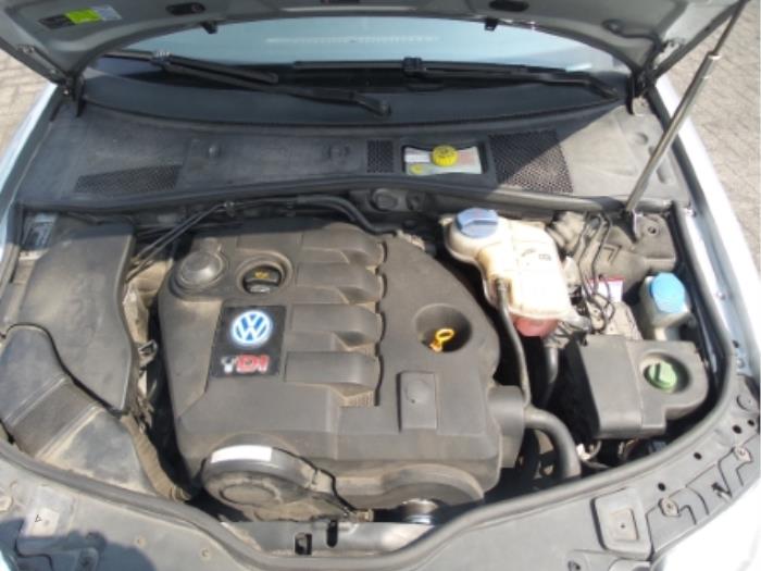 Motor van een Volkswagen Passat 2004