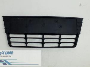 Used Bumper grille Ford Focus 3 Wagon 1.6 TDCi 115 Price € 35,00 Margin scheme offered by Autodemontage van de Laar