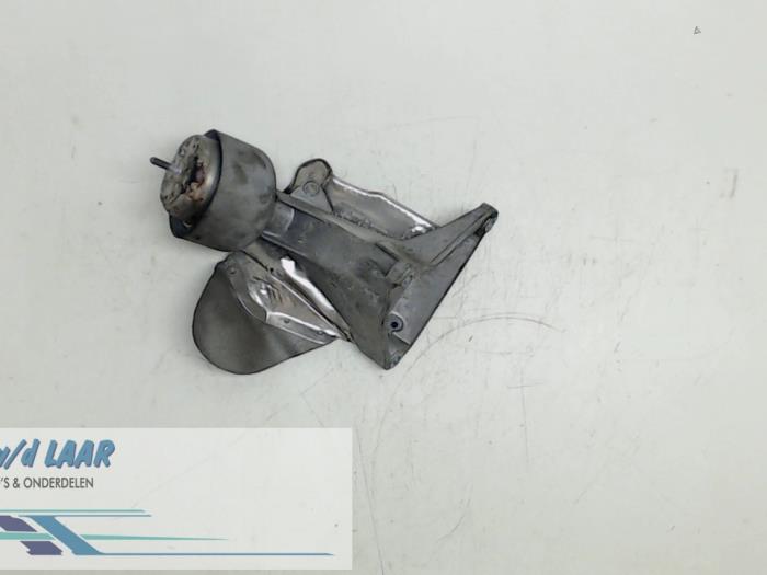 Used Engine mount Volkswagen Passat Variant (3B6) 1.6 Price € 30,00 Margin scheme offered by Autodemontage van de Laar
