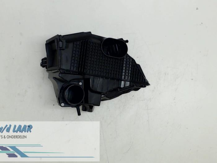 Begagnade Luftfilterhus Renault Captur I (2R) 0.9 Energy TCE 12V Pris € 70,00 Marginaltabell erbjuds av Autodemontage van de Laar