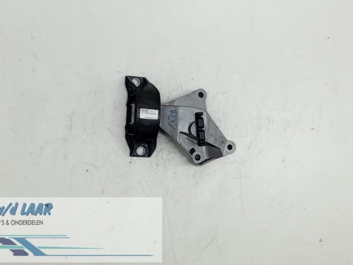 Used Engine mount Renault Captur I (2R) 0.9 Energy TCE 12V Price € 40,00 Margin scheme offered by Autodemontage van de Laar