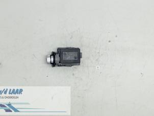 Usagé Serrure de contact + clé Volkswagen Passat Variant (3C5) 1.9 TDI Prix € 50,00 Règlement à la marge proposé par Autodemontage van de Laar