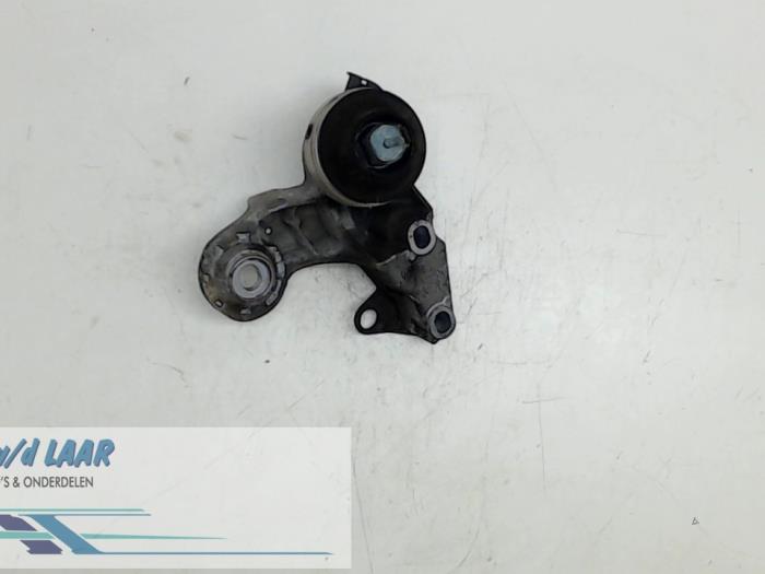 Used Engine mount Volkswagen Passat Variant (3B6) 2.0 4Motion Price € 40,00 Margin scheme offered by Autodemontage van de Laar