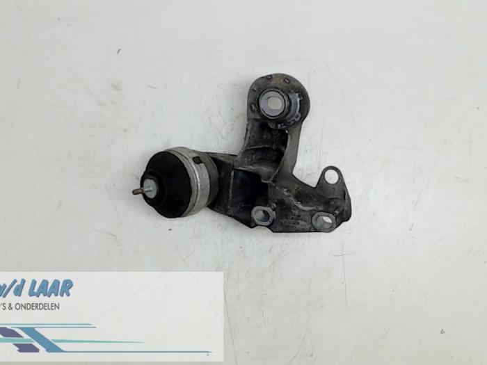 Used Engine mount Volkswagen Passat Variant (3B6) 2.0 4Motion Price € 40,00 Margin scheme offered by Autodemontage van de Laar