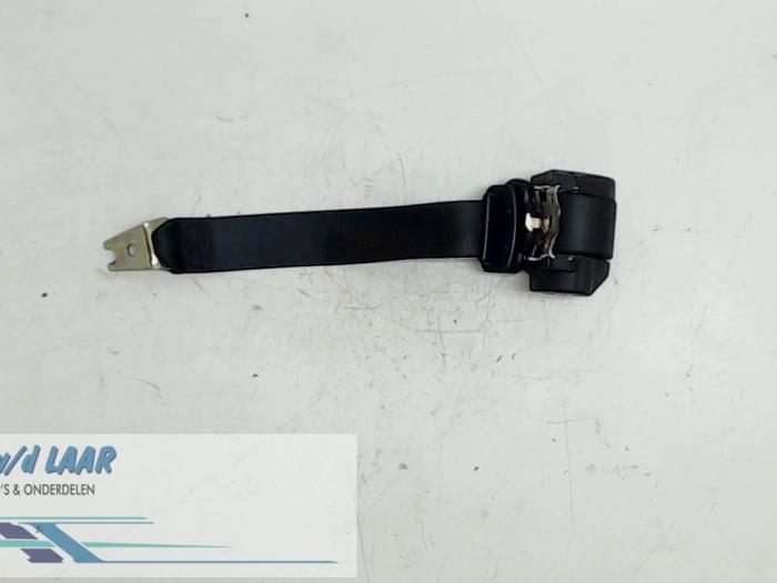 Rear seatbelt, right from a Volkswagen Polo IV (9N1/2/3) 1.2 2003