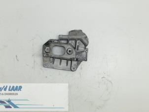 Używane Wspornik skrzyni biegów Renault Modus/Grand Modus (JP) 1.2 16V Cena € 35,00 Procedura marży oferowane przez Autodemontage van de Laar