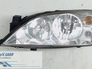 Używane Reflektor lewy Ford Mondeo III Wagon 2.0 16V Cena € 35,00 Procedura marży oferowane przez Autodemontage van de Laar