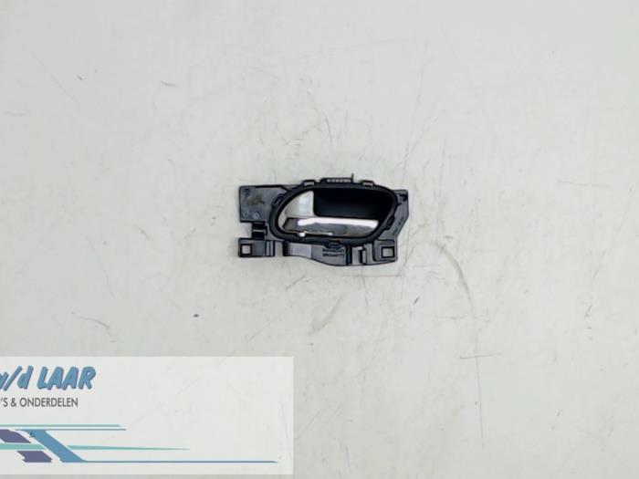Uchwyt drzwi lewych przednich wersja 4-drzwiowa z Citroën C3 Picasso (SH) 1.6 HDi 16V 2011