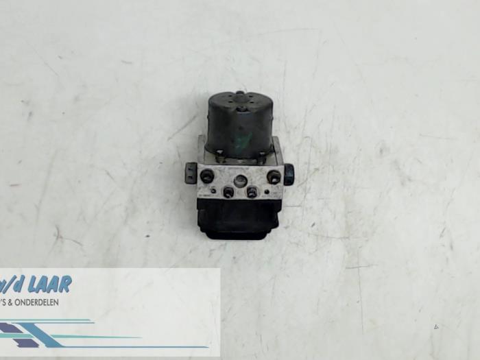 Begagnade ABS-pump Ford Mondeo III Pris € 120,00 Marginaltabell erbjuds av Autodemontage van de Laar