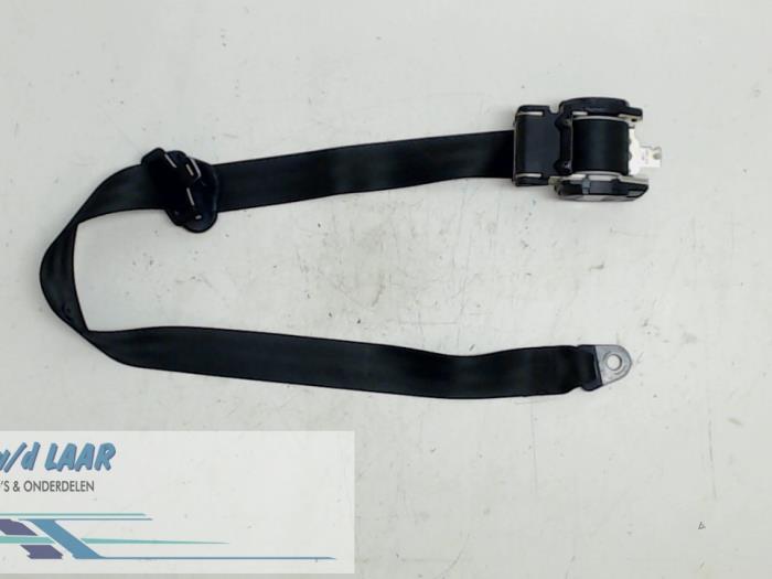 Rear seatbelt, right from a Peugeot Expert (224) 2.0 HDi 110 2004