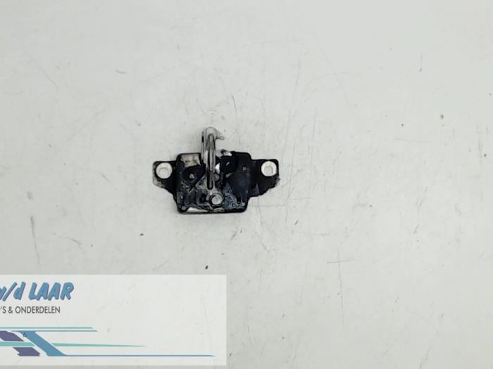 Bonnet lock mechanism from a Renault Modus/Grand Modus (JP) 1.2 16V 2006