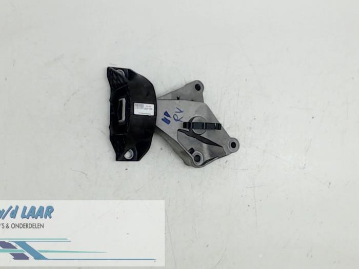 Used Engine mount Renault Captur I (2R) 1.2 TCE 16V EDC Price € 40,00 Margin scheme offered by Autodemontage van de Laar