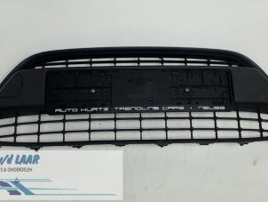 Usagé Pare-chocs grille Ford Fiesta 6 (JA8) 1.25 16V Prix € 50,00 Règlement à la marge proposé par Autodemontage van de Laar