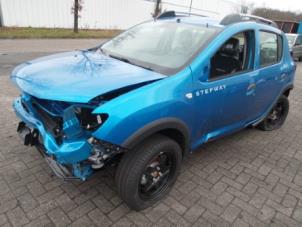 Usagé Pare-brise Dacia Sandero II 0.9 TCE 12V Prix € 150,00 Règlement à la marge proposé par Autodemontage van de Laar