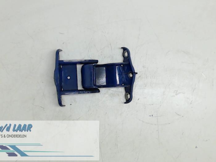 Rear door hinge, right from a Renault Trafic New (FL) 1.9 dCi 100 16V 2004