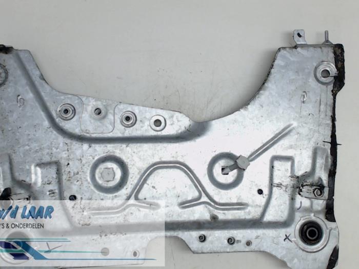 Subframe from a Renault Laguna III Estate (KT) 1.5 dCi 110 2010