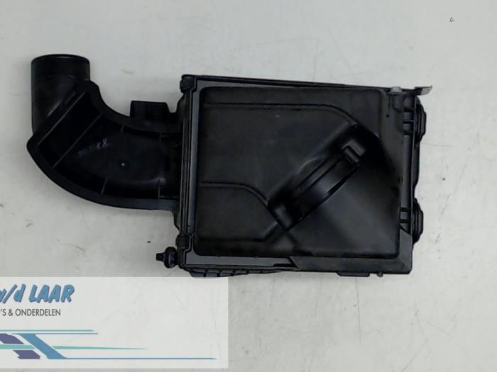 Air box from a Renault Laguna III Estate (KT) 1.5 dCi 110 2010