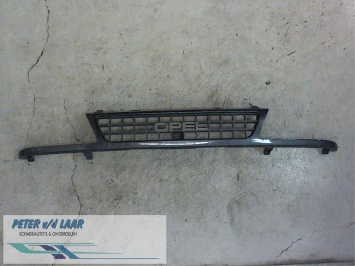 Używane Grill Opel Frontera Wagon (MWL) 2.3 TD Cena € 30,00 Procedura marży oferowane przez Autodemontage van de Laar