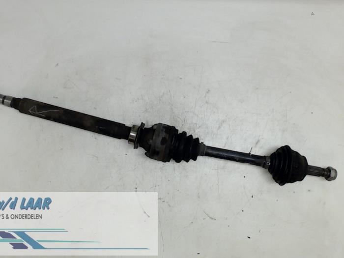 Front drive shaft, right from a Alfa Romeo 147 (937) 1.6 HP Twin Spark 16V 2000