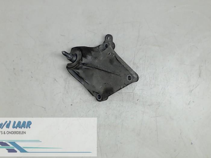 Used Engine mount Renault Twingo II (CN) 1.2 Price € 25,00 Margin scheme offered by Autodemontage van de Laar