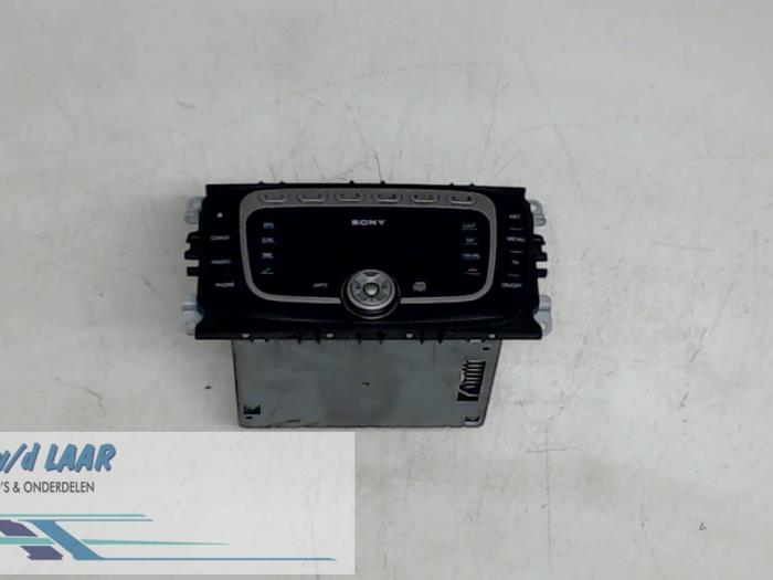 Radio from a Ford Mondeo IV Wagon 2.0 TDCi 140 16V 2008
