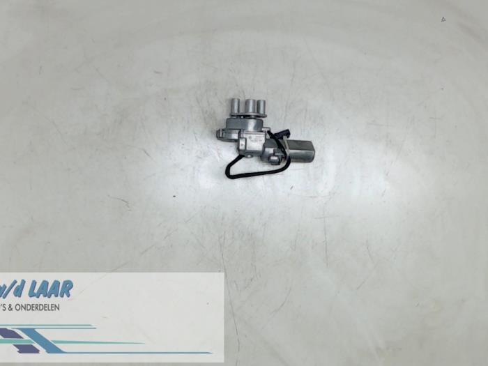 Sliding door latching motor