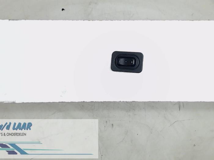 Usados Interruptor de ventanilla eléctrica Opel Monza Precio € 30,00 Norma de margen ofrecido por Autodemontage van de Laar