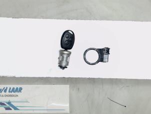 Used Ignition lock + key Ford Fusion Price € 35,00 Margin scheme offered by Autodemontage van de Laar