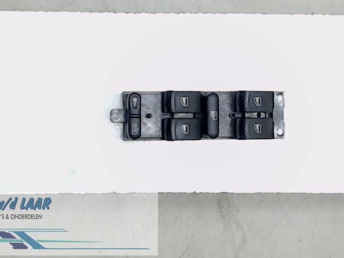 Electric window switch from a Volkswagen Golf IV Variant (1J5) 1.6 16V 2004